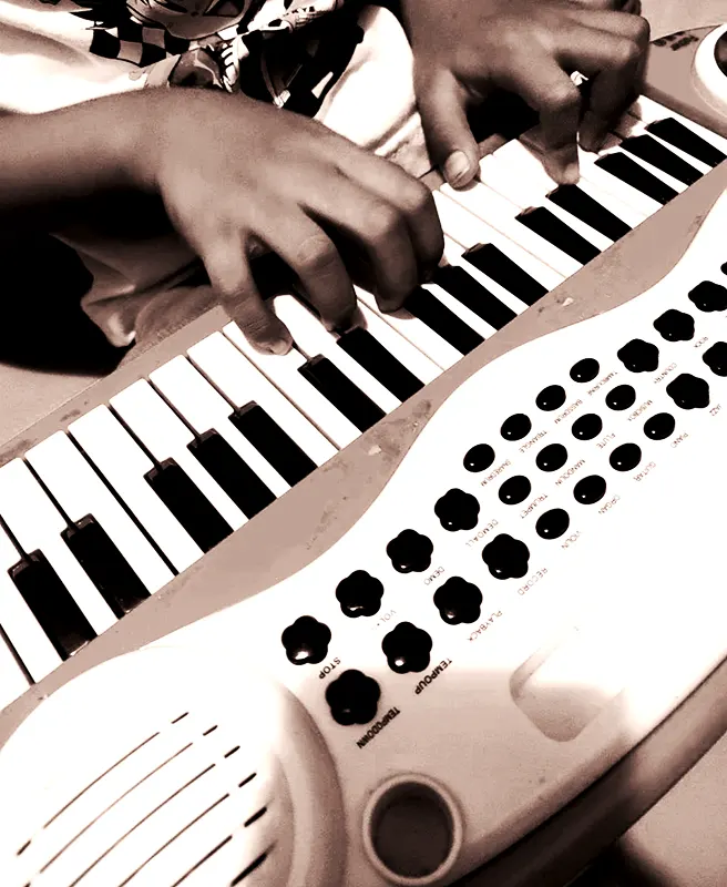 a toy piano and hans kristo son's fingers .
