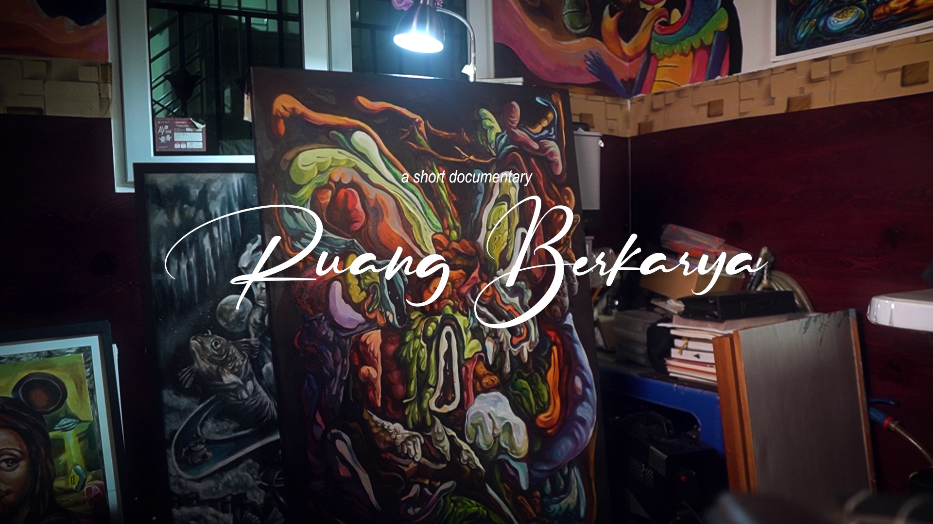 1. Alt Text (Untuk Optimasi Gambar & Aksesibilitas) "A documentary still featuring Indonesian visual artist Hans Kristo's artwork in his creative space. The central canvas displays a complex, organic Pop Surrealism art composition, a fine example of his Romantic Grotesque style. A table lamp illuminates the work, emphasizing texture and form, representing the Medan contemporary art scene.
